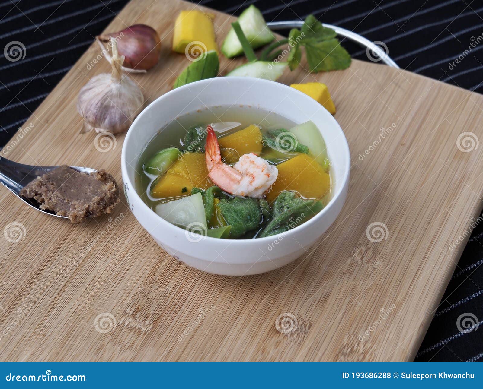thai food kaeng liang goog sod.