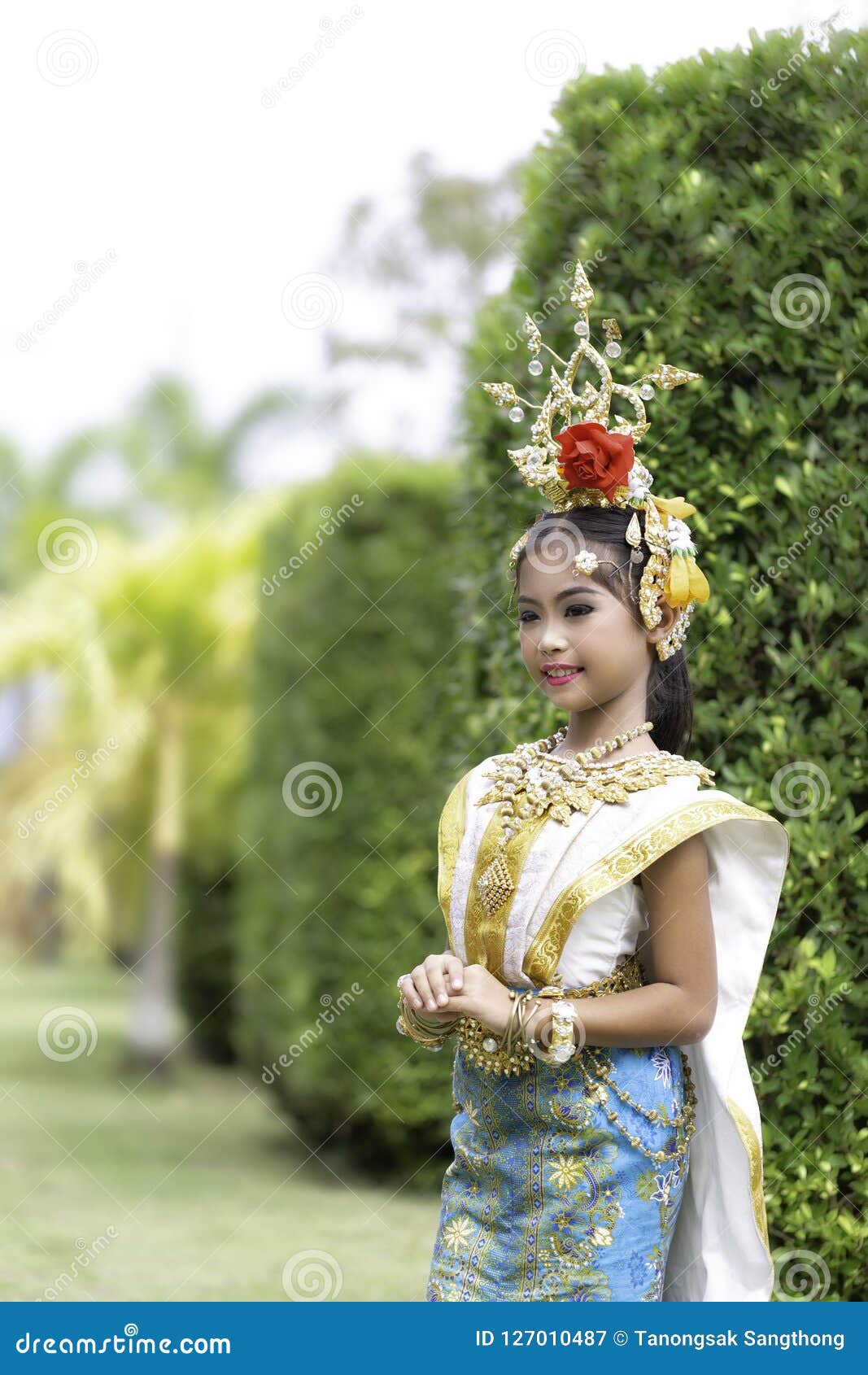 Thai Girl Dressed in Khon Dress Stock Image - Image of masked, girl ...