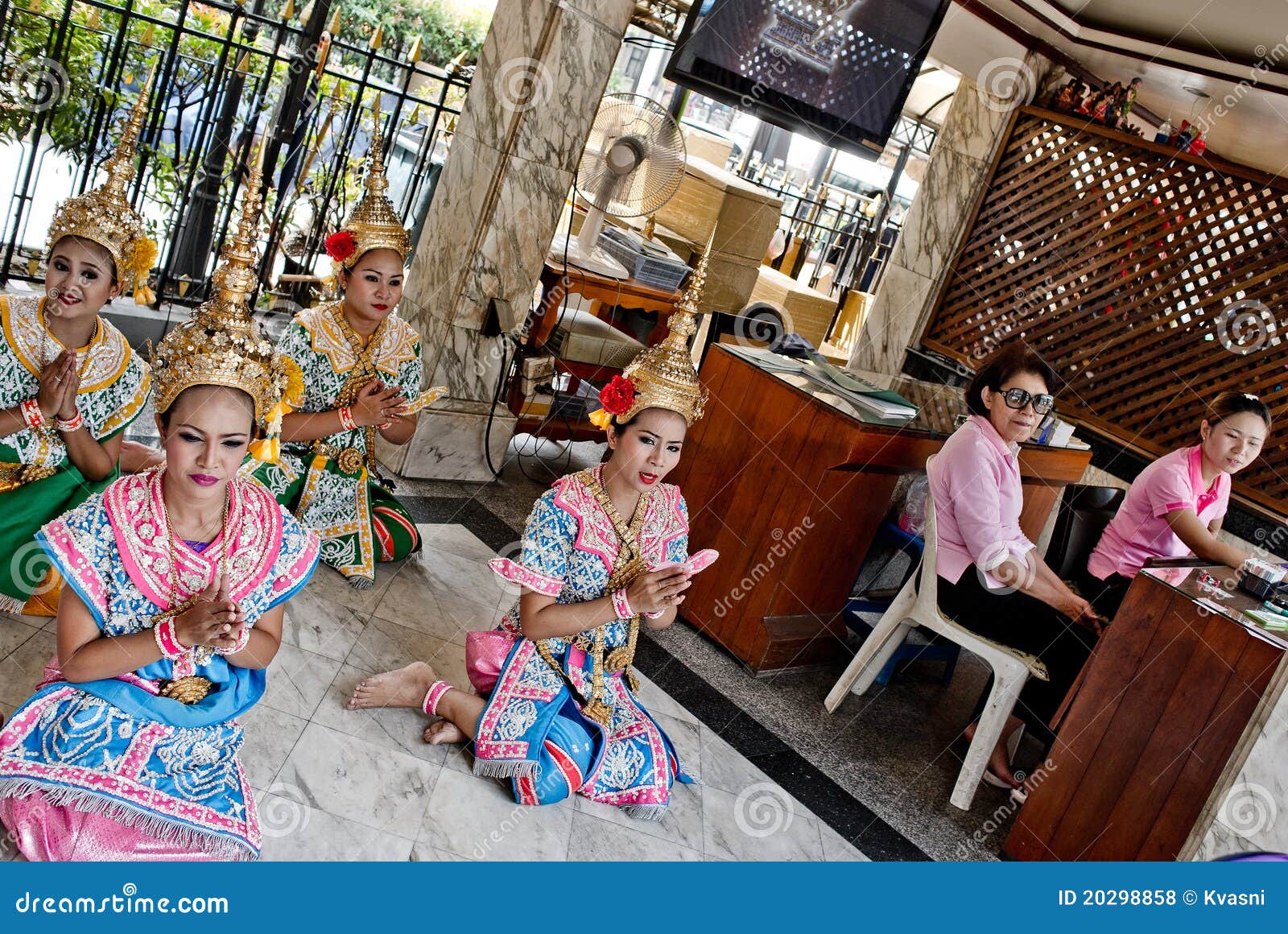 Thai Girls in Traditional Costumes Editorial Stock Photo - Image of ...