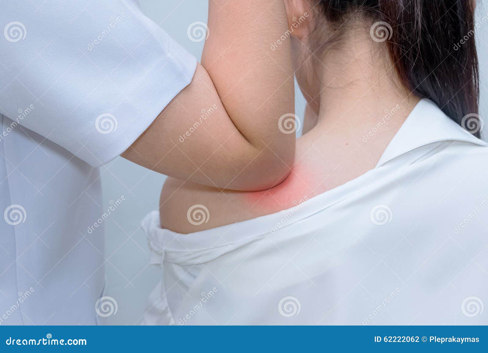 https://thumbs.dreamstime.com/z/thai-massage-health-care-procedure-kneading-shoulders-muscles-woman-wooden-stick-elbow-62222062.jpg