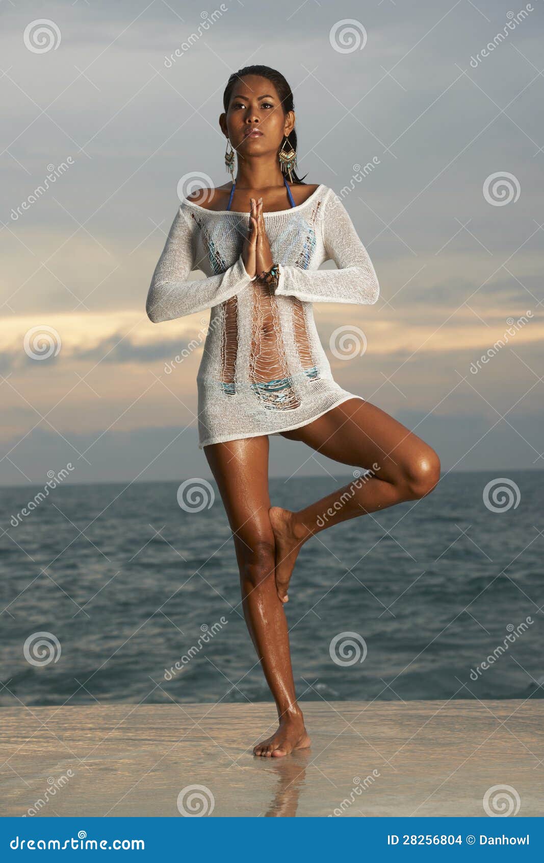 https://thumbs.dreamstime.com/z/thai-model-sunrise-yoga-28256804.jpg