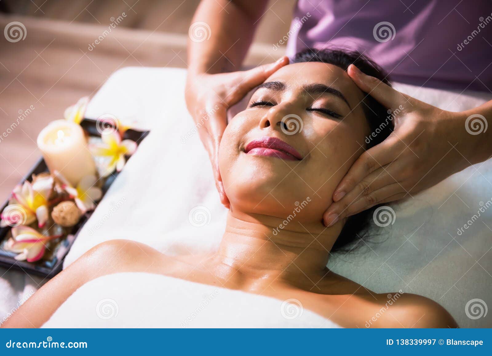 Thai girl oil massage