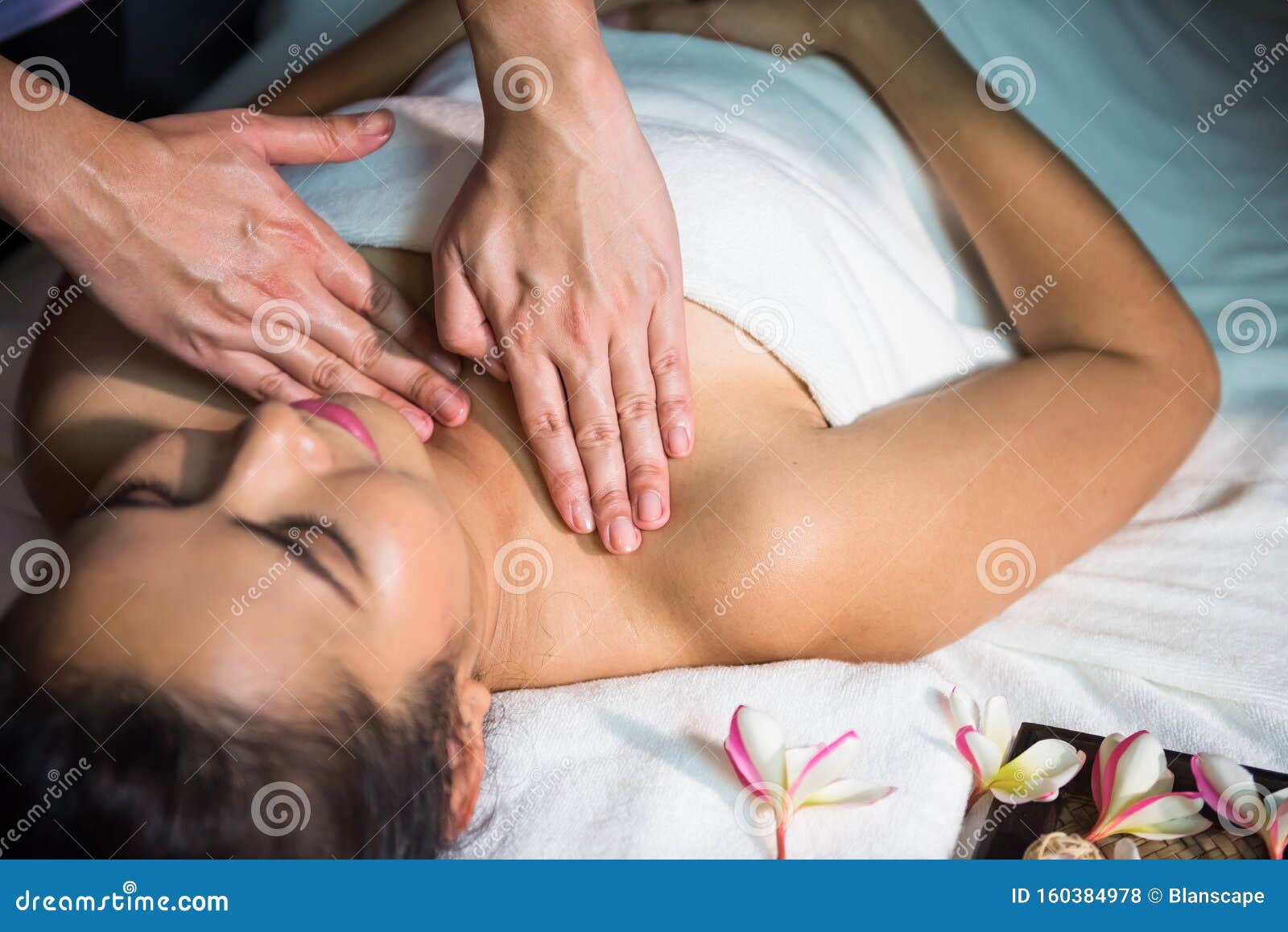 Girl Girl Oil Massage