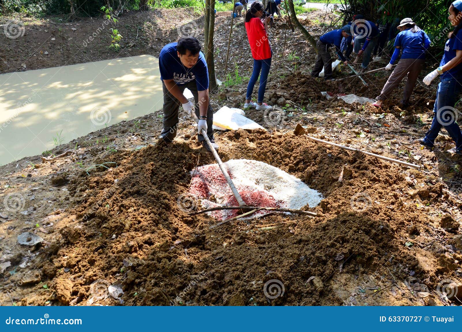Thai People Volunteer Make Salt Licks for Animals Eat at PanoenThung Editorial Photography - Image of lifestyle, ground: 63370727 Thai People Volunteer Make Salt Licks for Animals Eat at PanoenThung Editorial Photography - Image of lifestyle, ground: 63370727