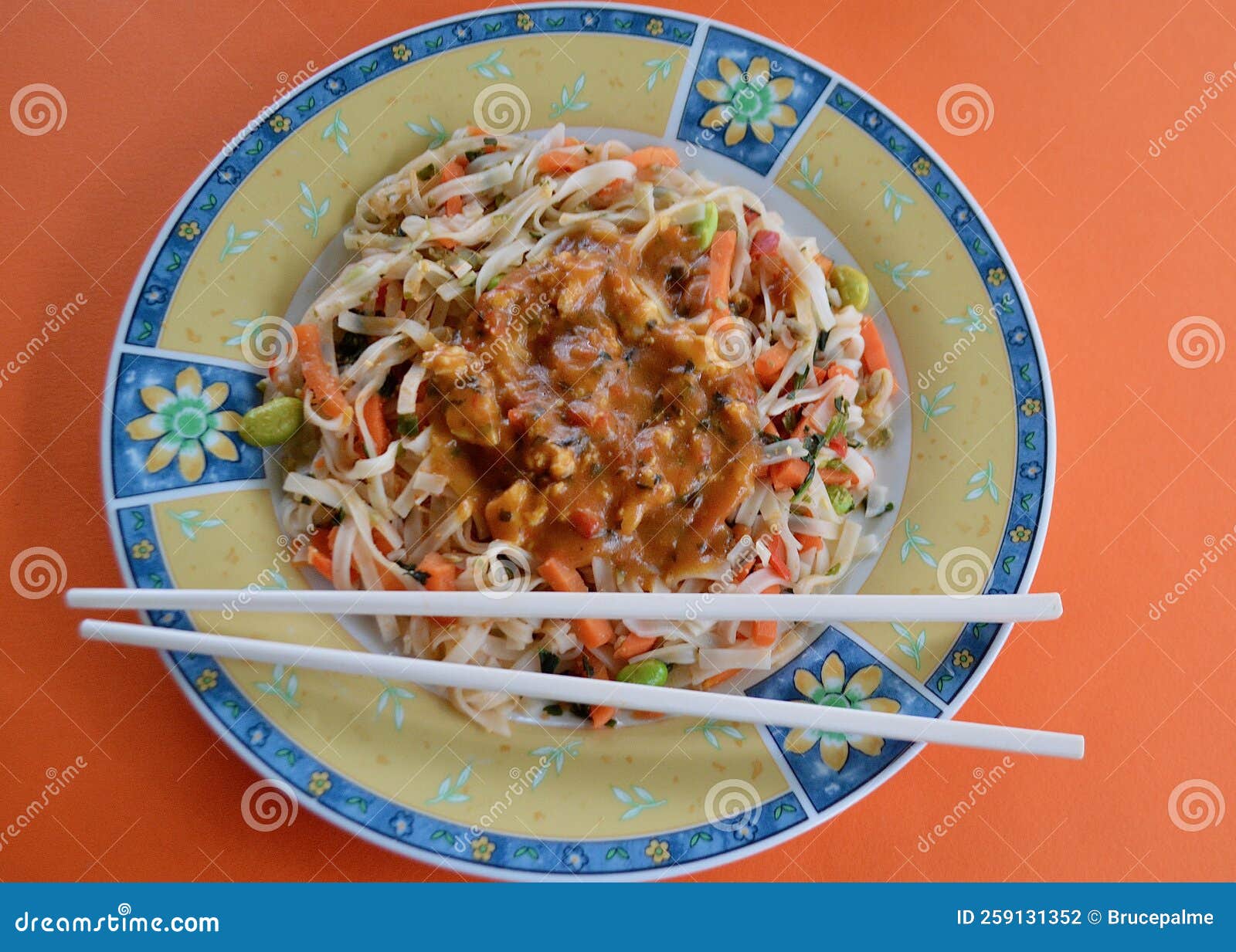 Thai Rice Noodles Served with Chicken and Vegetables Stock Photo