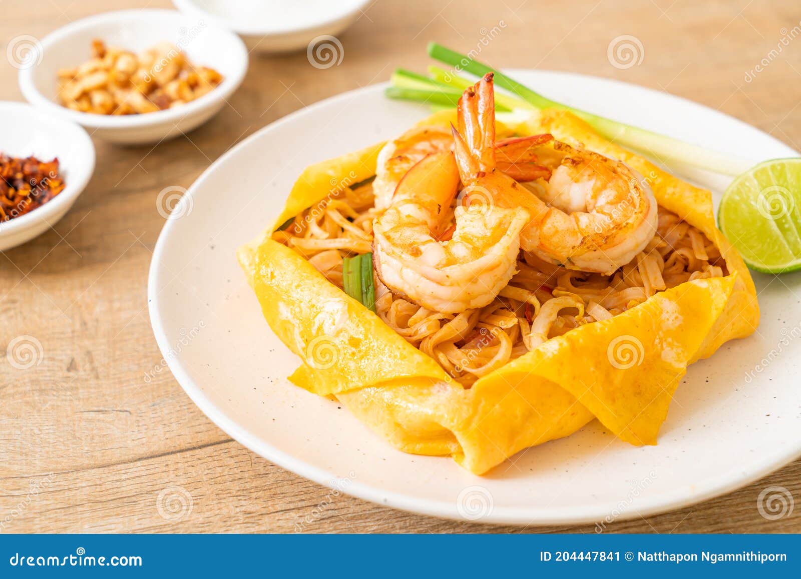 Thai Stir Fried Noodles with Shrimps and Egg Wrap (Pad Thai Stock Image ...