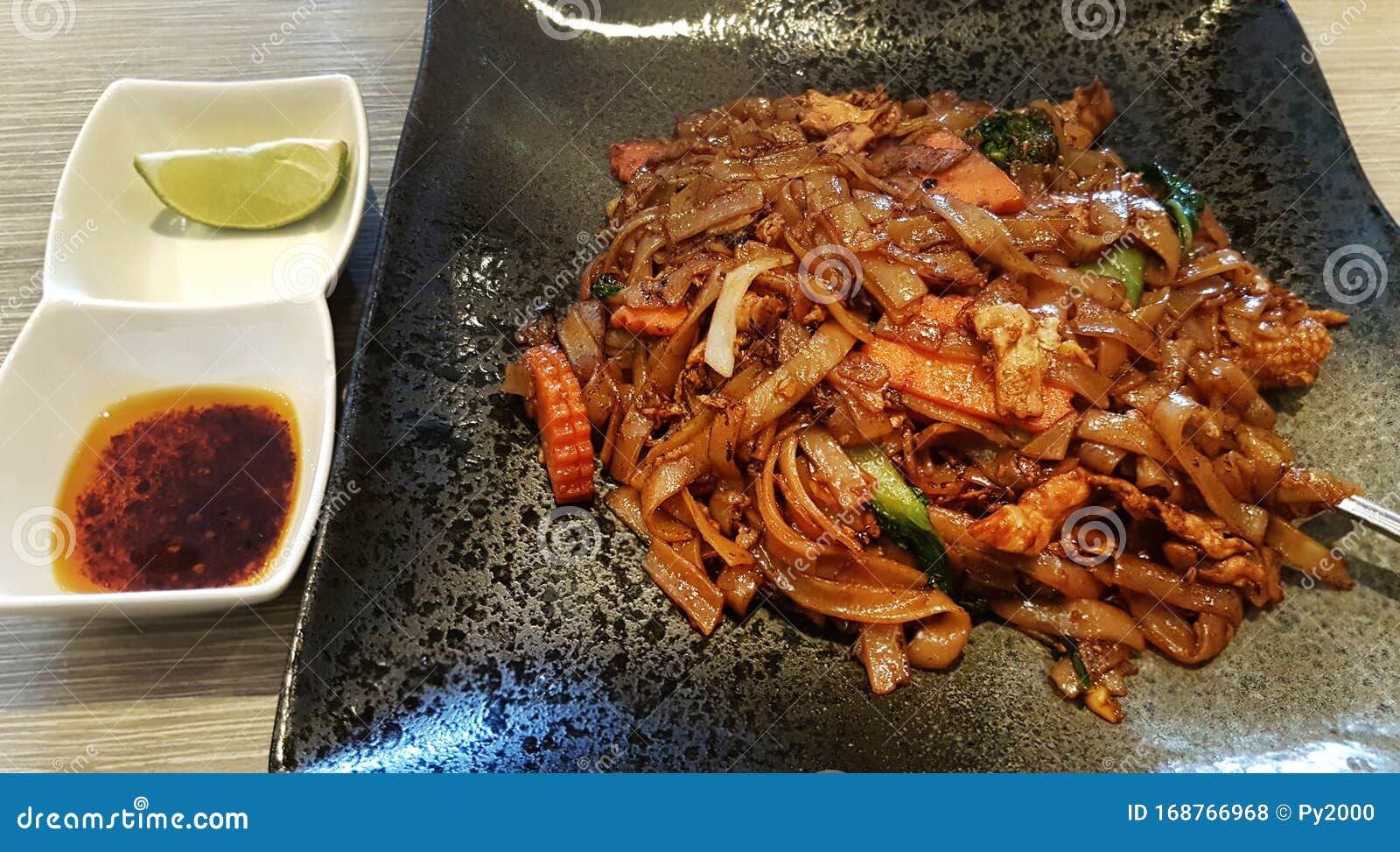 Pad Thai Stir fried Rice Noodles Stir Fry Noodles With Shrimp Royalty Free Stock Photography pad-thai-stir-fried-rice-noodles-stir-fry-noodles-with-shrimp-royalty-free-stock-photography