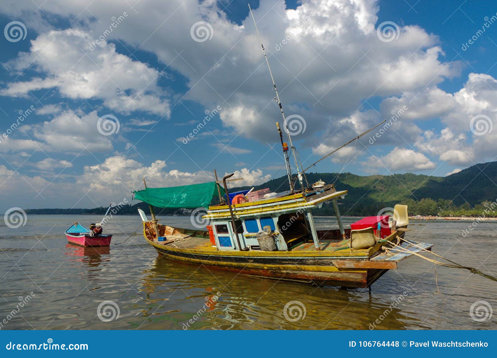 Thai Old Fishing Small Boat At Low Tide In The Shallows ...