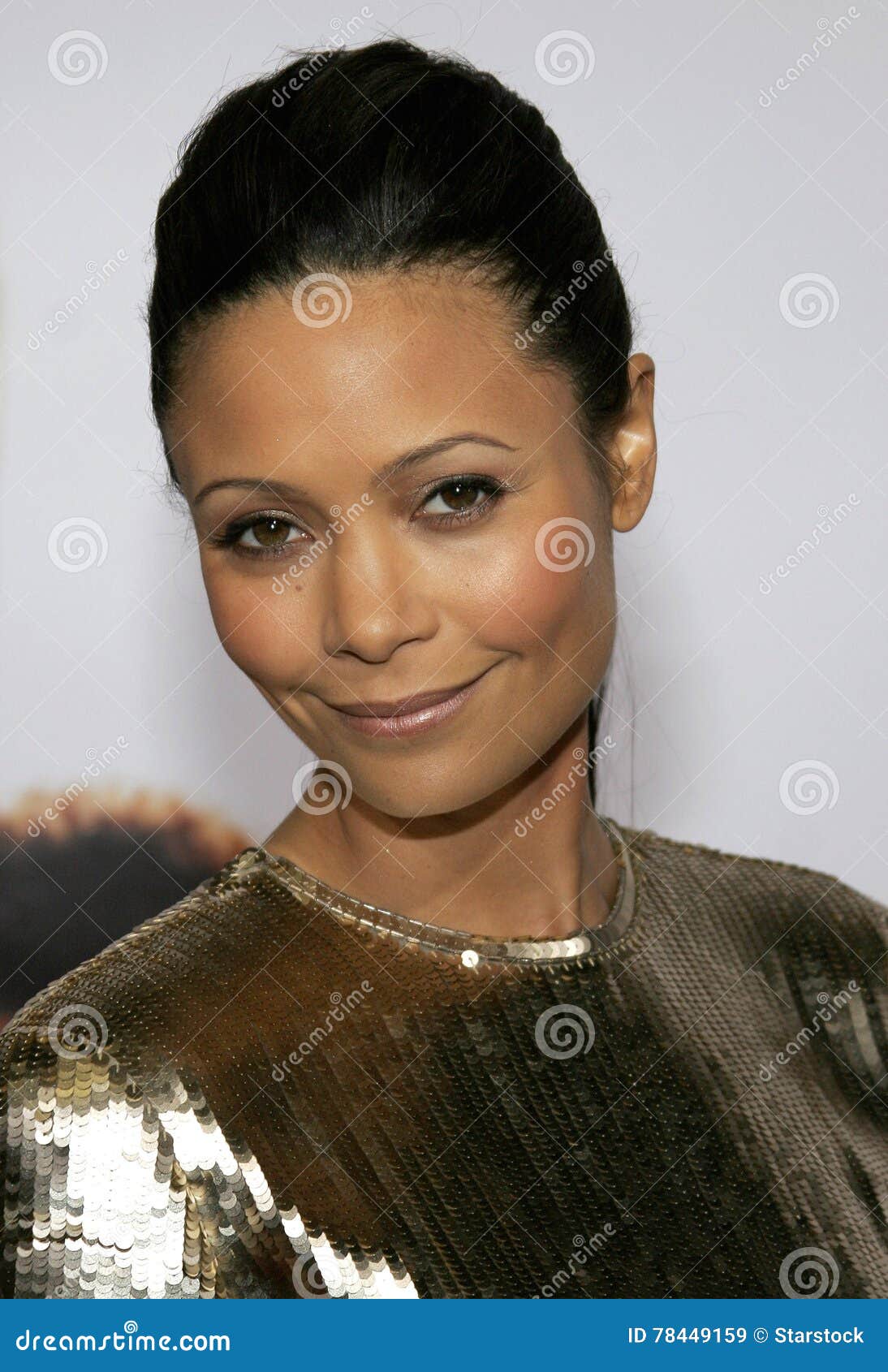 Hollywood, Californië Donderdag 7 December, 2006 Thandie Newton woont de Première van Los Angeles van de Achtervolging van Happyness bij bij het Mann Dorpstheater wordt gehouden in Westwood, Californië Verenigde Staten die