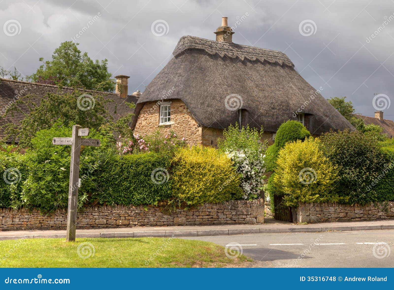 Thatched Cottage Stock Photo Image Of Cottage Chipping 35316748