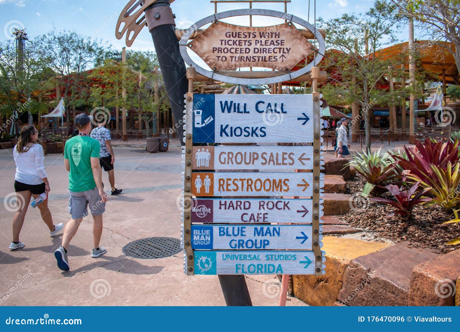 Theme Park Sign at Universals Islands of Adventure 60 Editorial Photo -  Image of hippogriff, circus: 176470096