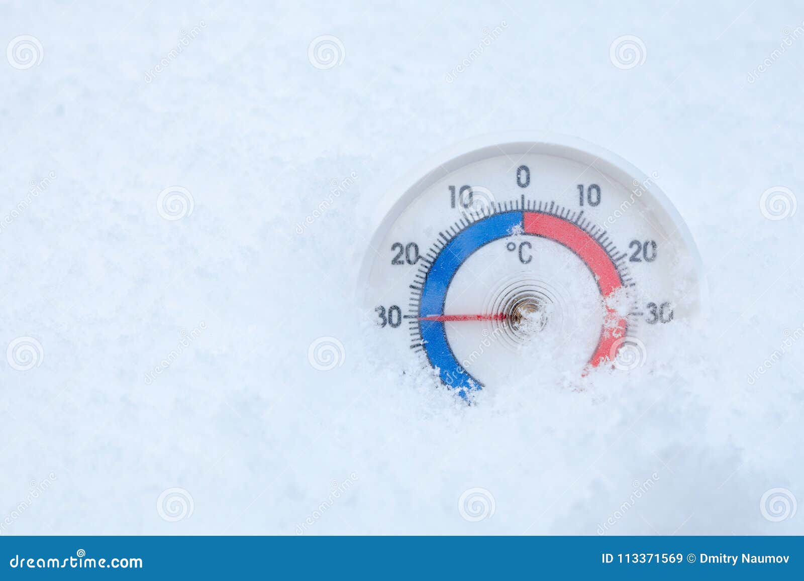 Snowfall, cold winter days. Weather thermometer outdoors in snow, frosty  environment, temperature 30 degrees Fahrenheit, copy space. Measurement and  i Stock Photo - Alamy