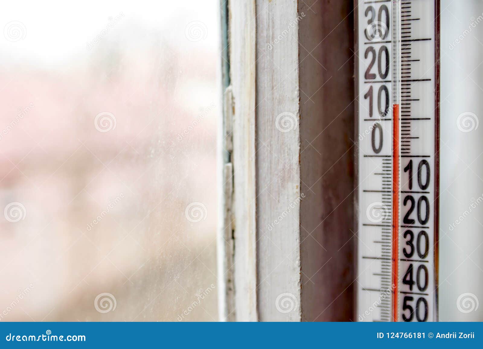 https://thumbs.dreamstime.com/z/thermometer-outside-window-thermometer-shows-what-temperature-indoor-thermometer-outside-window-thermometer-shows-124766181.jpg