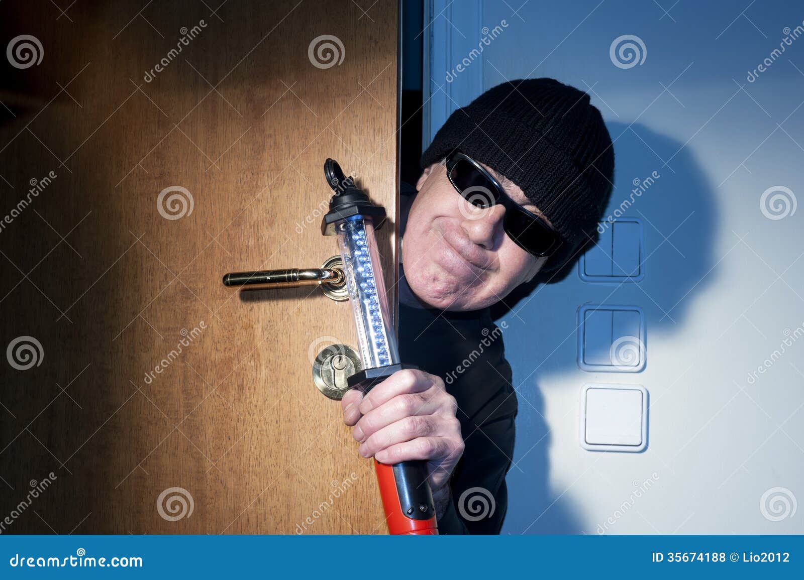 Thief in a house stock ph pic