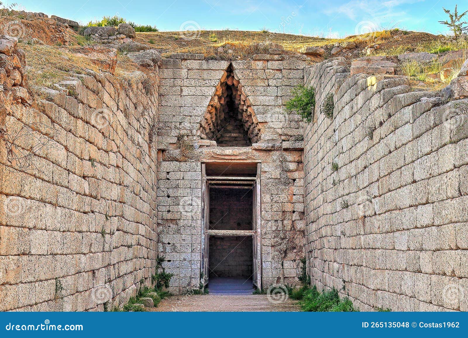 tholos tomb of clytemnestra in mycenae, greece