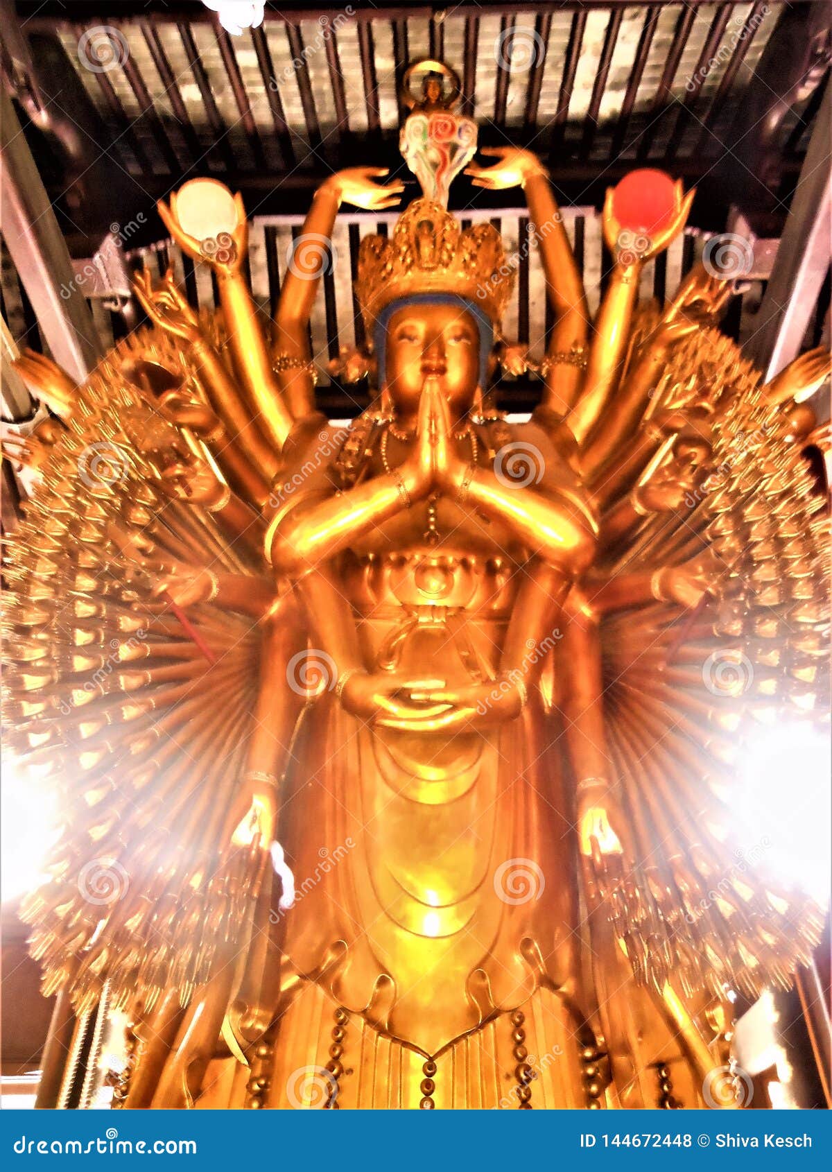 thousand hands guanyin and buddhism, gold and lights, art and religion in china