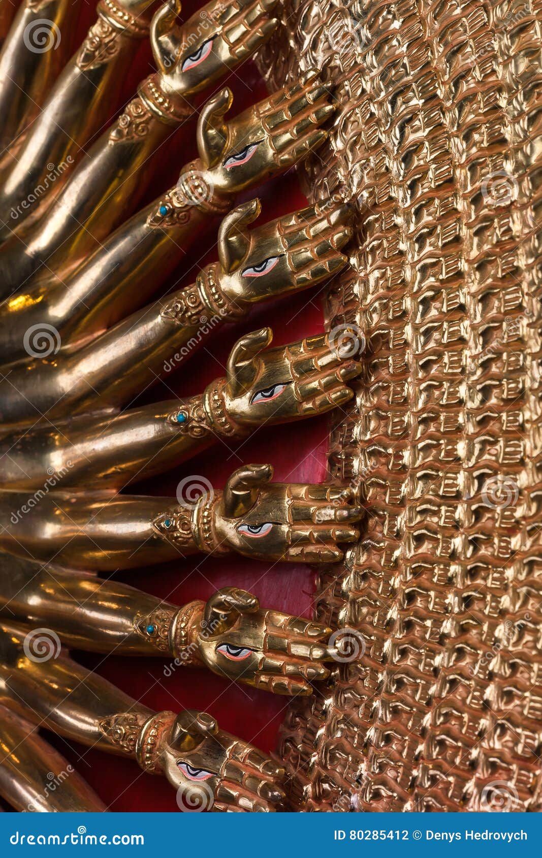 thousands of hands of avalokiteshvarÃÂ°.