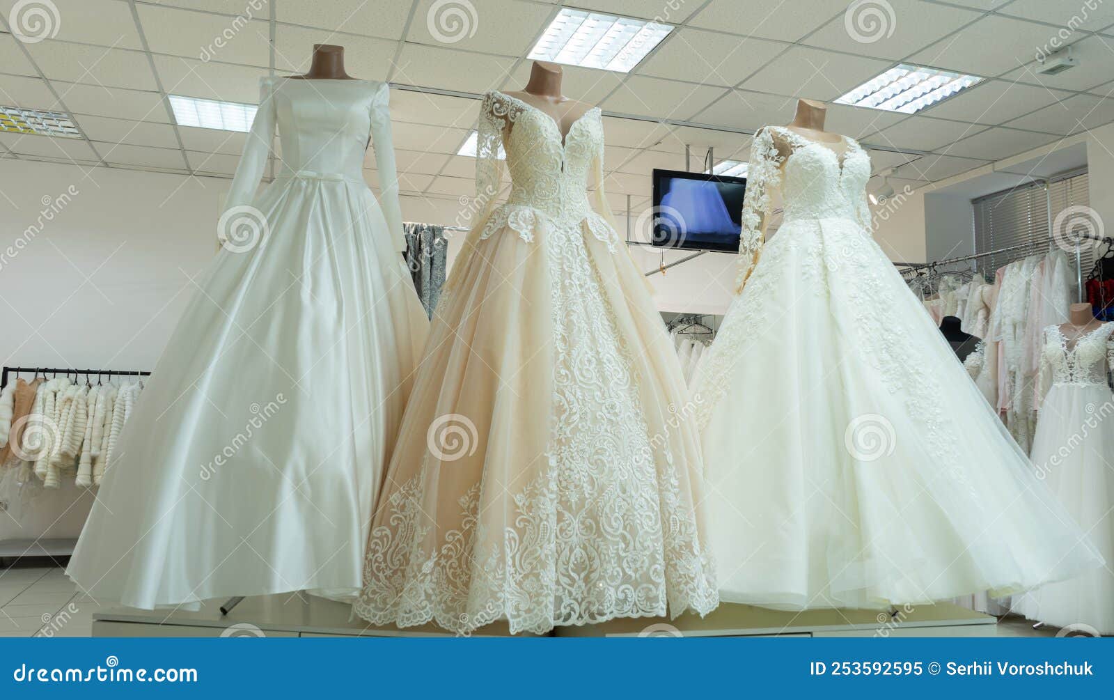 40 Beautiful Halterneck Wedding Dresses - hitched.co.uk - hitched.co.uk