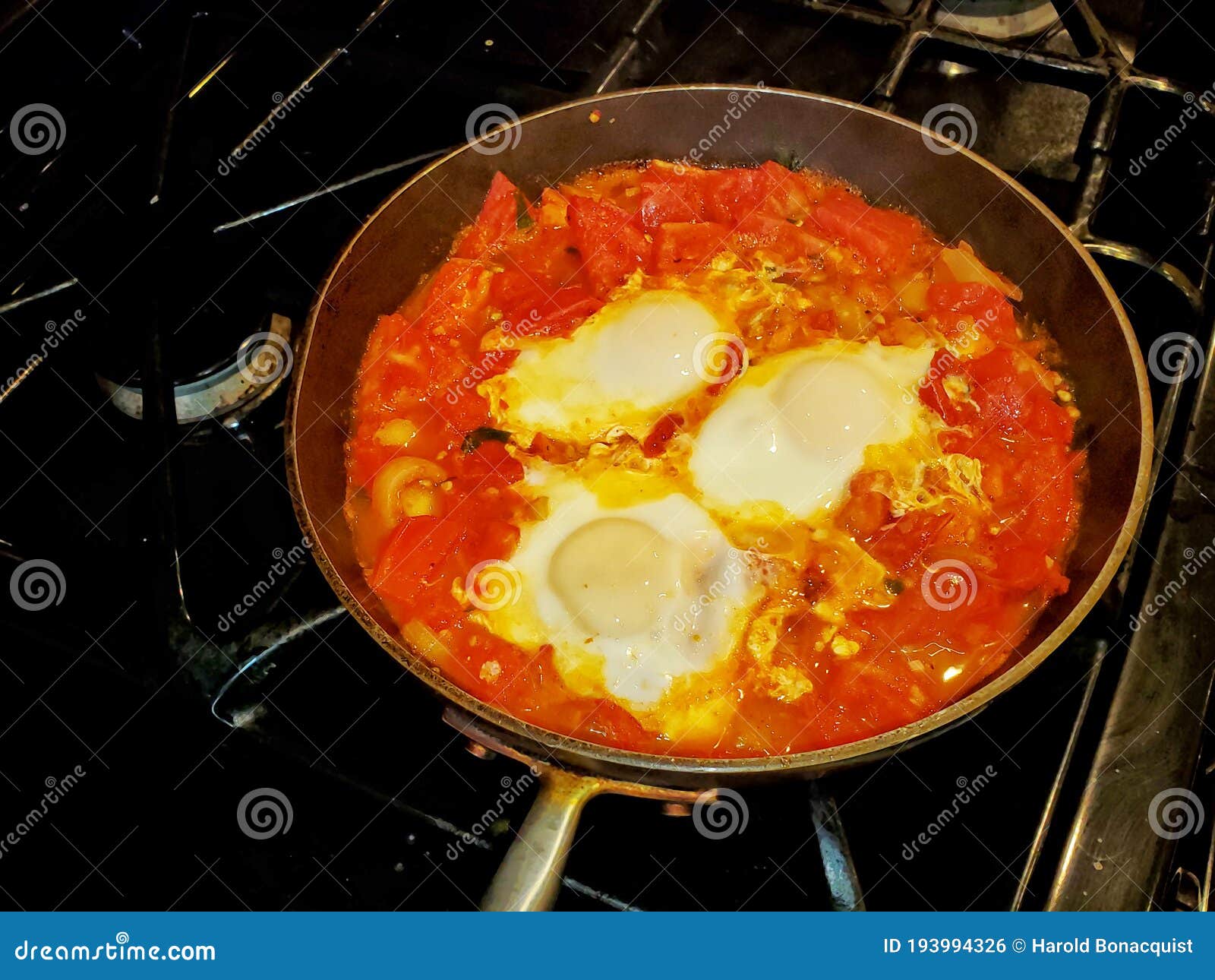 https://thumbs.dreamstime.com/z/three-egg-shakshuka-cooking-iron-skillet-stovetop-one-series-images-courtesy-wikipedia-shakshouka-also-spelled-193994326.jpg