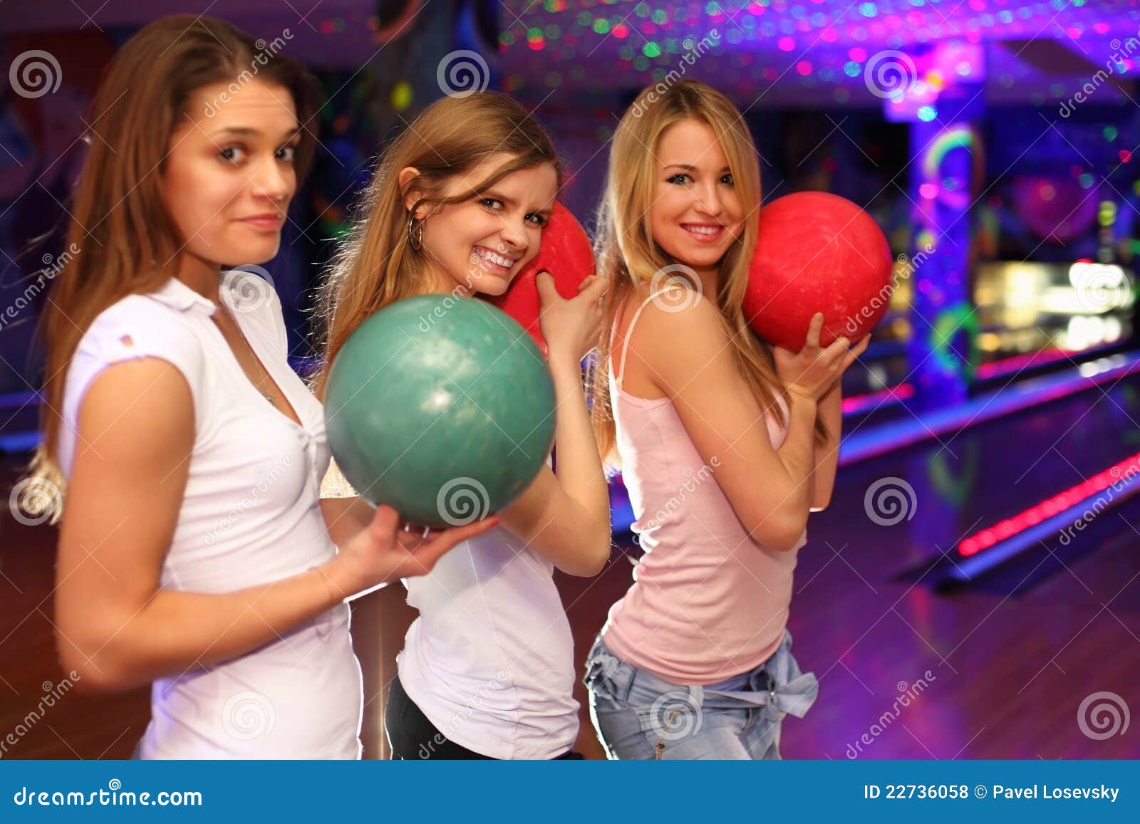 Three Girls With Balls Stand In Bowling Club Stock Photo - Image of indoor,  eyes: 22736058