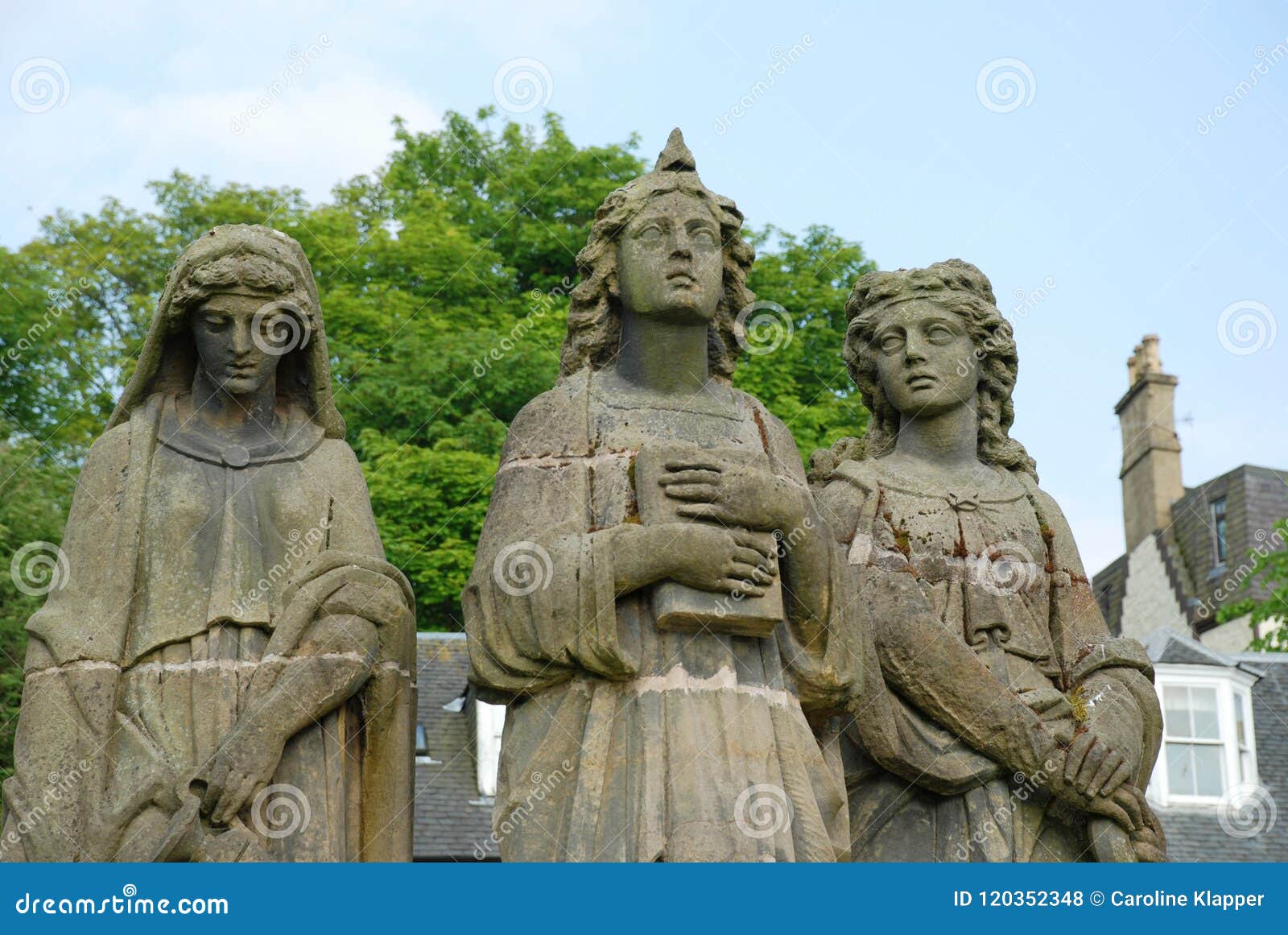 the three graces statue close up