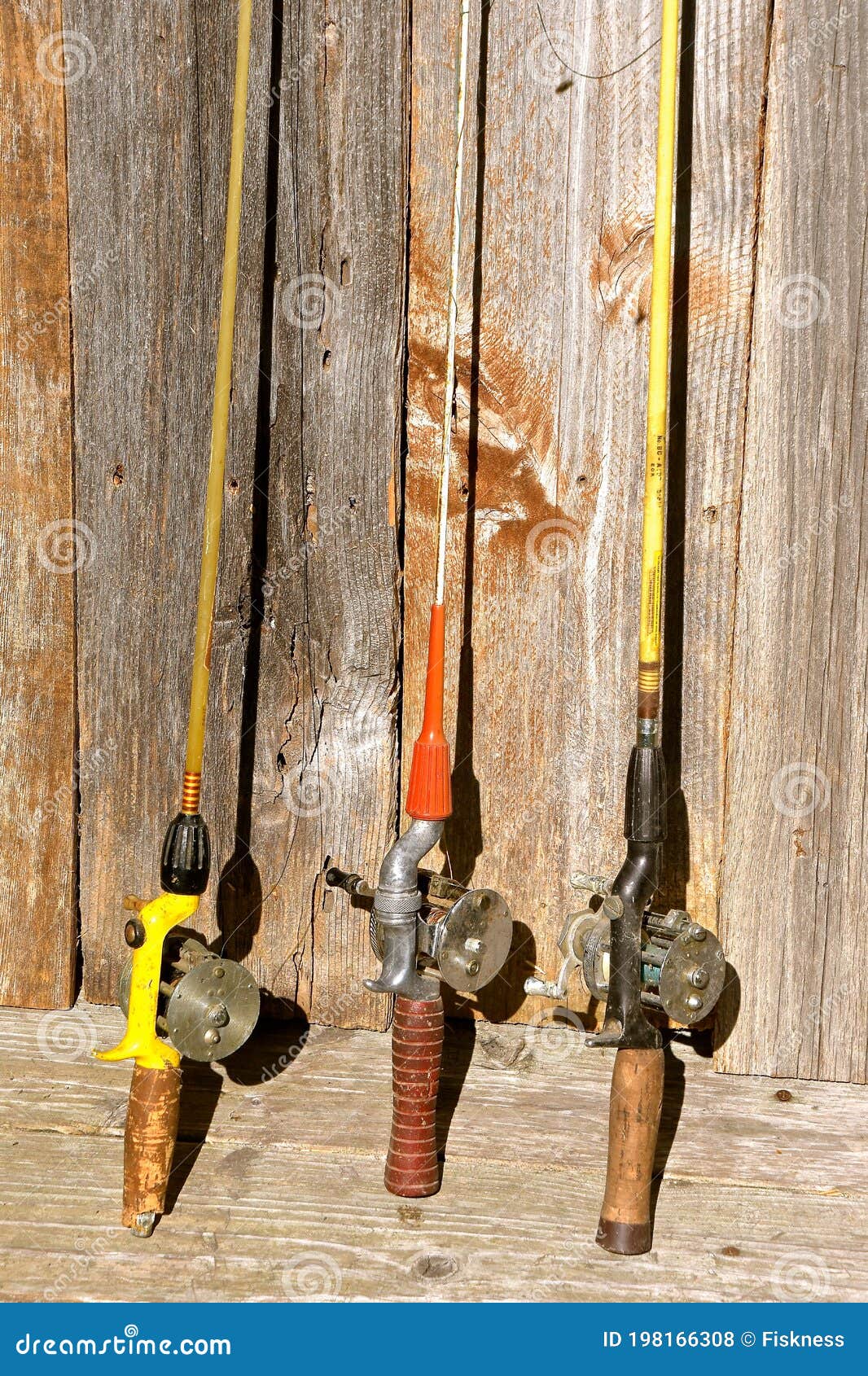 Old Fishing Rod and Reel Displays a Backlash Stock Photo - Image of hobby,  catch: 198166308