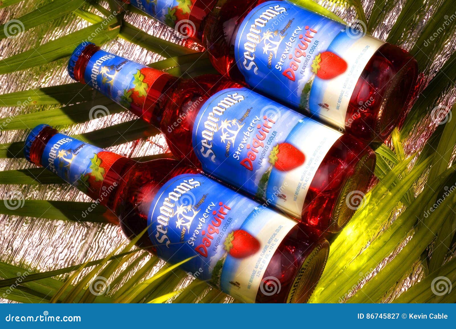 3,175,300+ Alkohol Stock Photos, Pictures & Royalty-Free Images