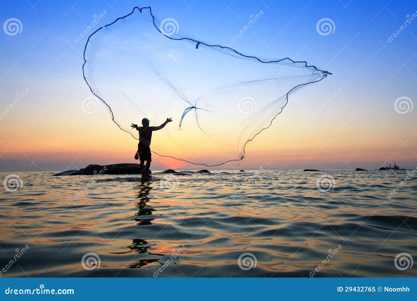 throwing fishing net