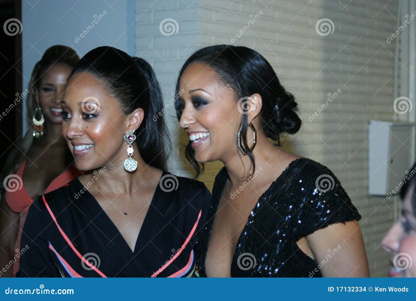 Tia and Tamera Mowry #1 editorial stock image. Image of artist - 17132334