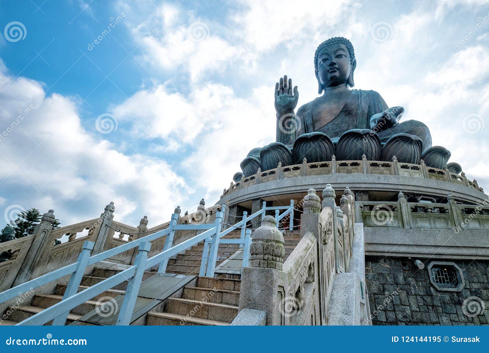 buddha statue hong kong