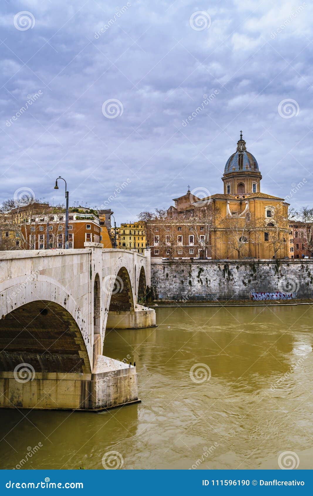 tiber river rome cityscape