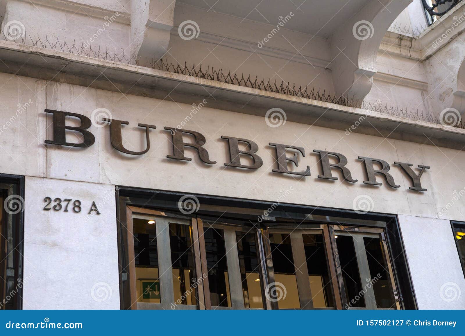 Tienda Burberry en Venecia fotografia editorial. Imagen de muestra 157502127