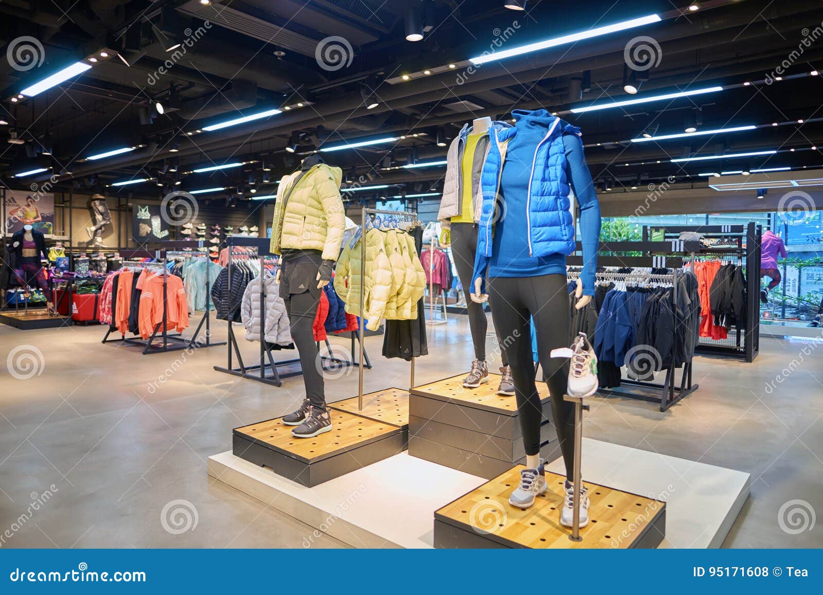 trabajo en tiendas adidas