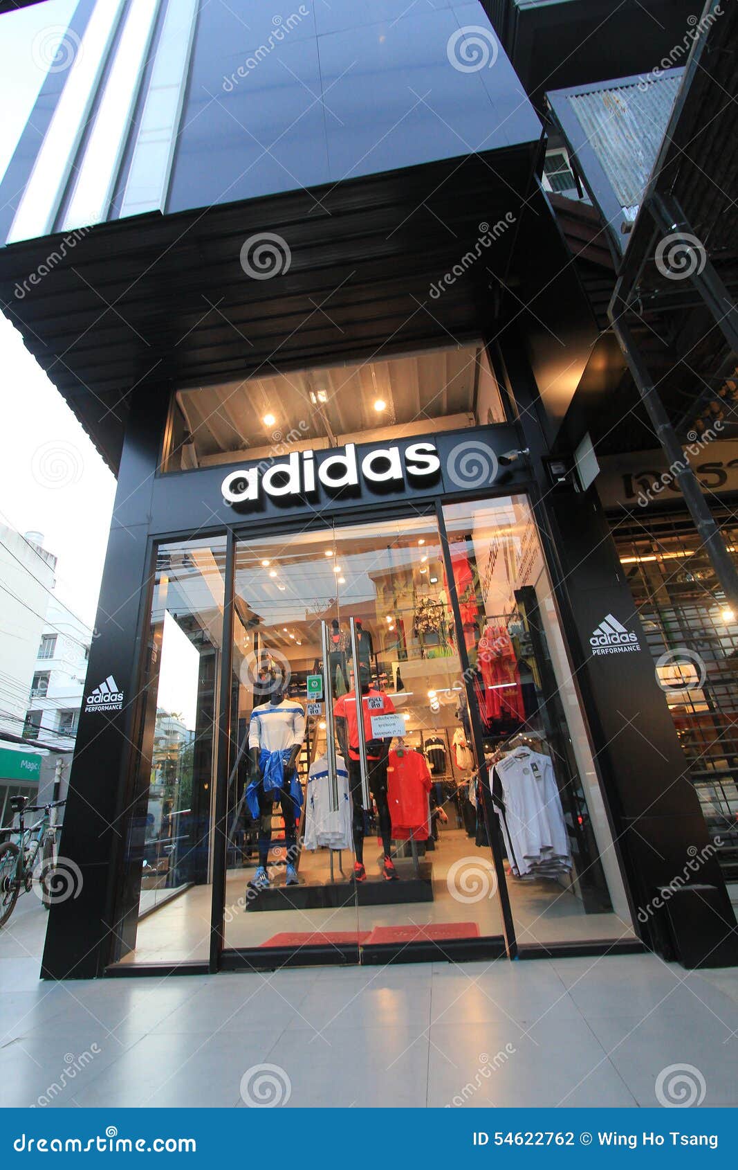 Tienda De Adidas En Tailandia Fotografía editorial - Imagen de provincia, 54622762