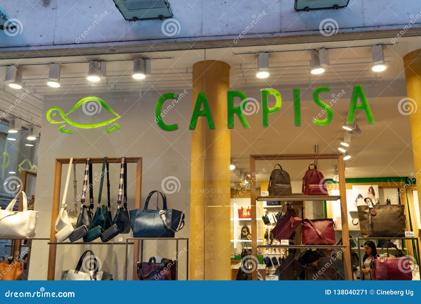 Tienda de Carpisa foto editorial. Imagen de cartelera - 138040271