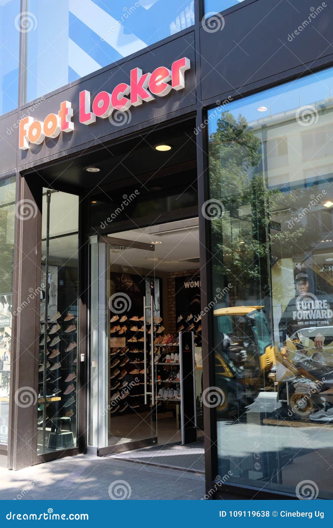 Tienda de Foot Locker foto de archivo editorial. Imagen tienda - 109119638