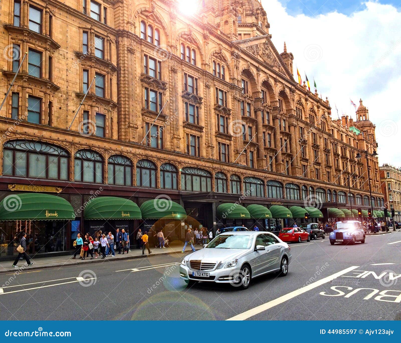 Tienda De Harrods En Knightsbridge Londres Fotografía editorial