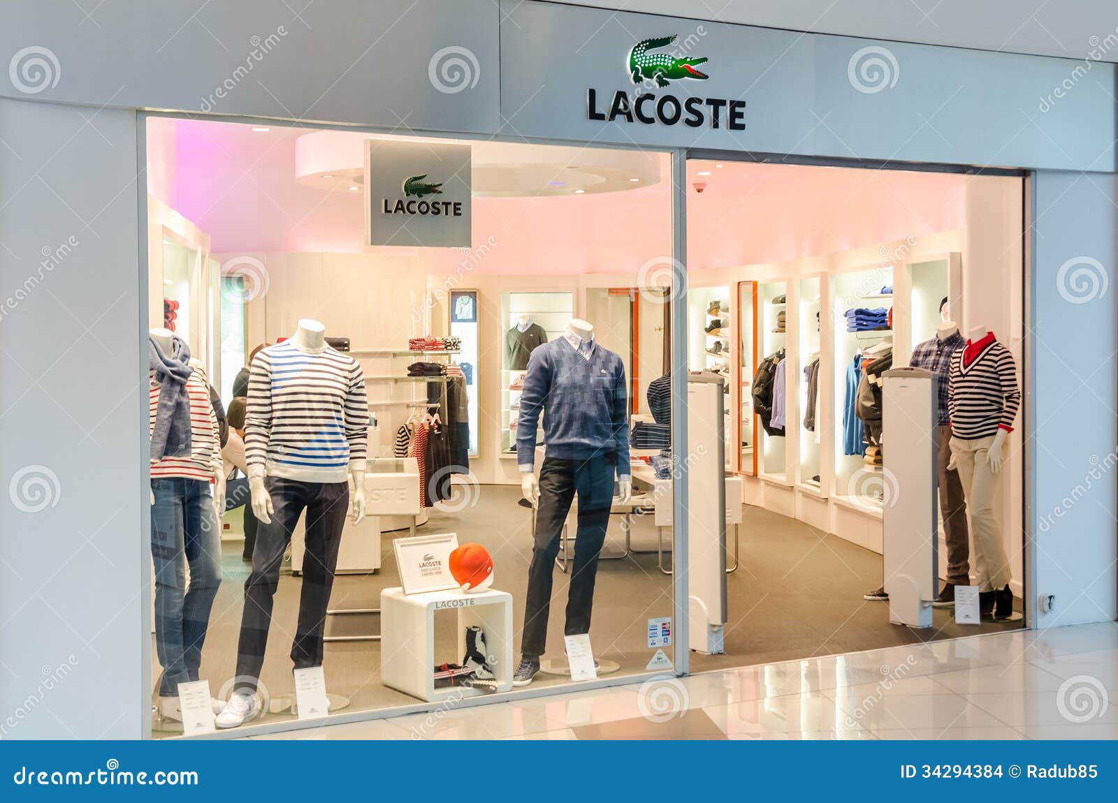 tienda de ropa lacoste