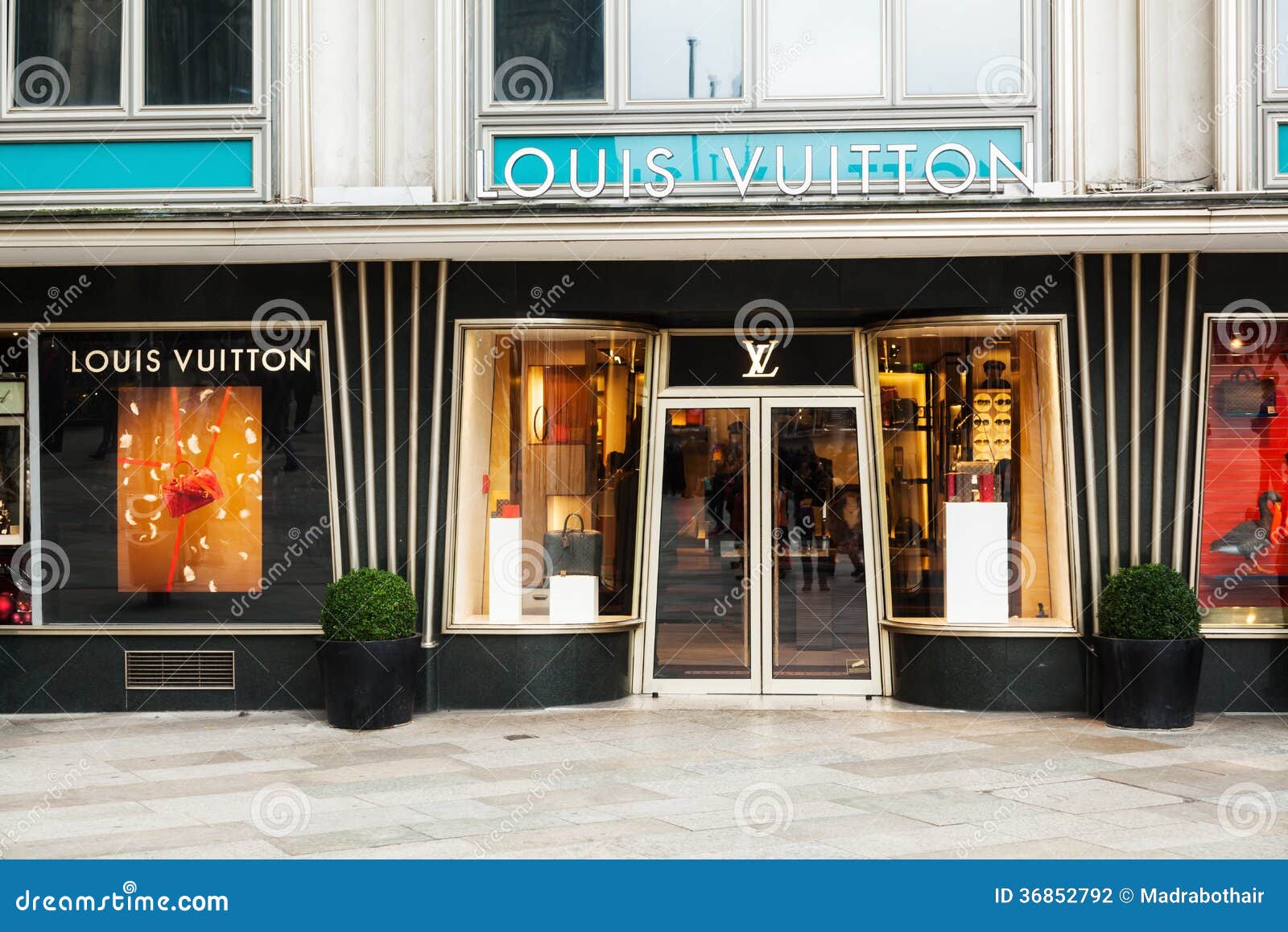 Tienda De Louis Vuitton En Colonia Fotografía editorial - Imagen de ciudad,  entrada: 36852792