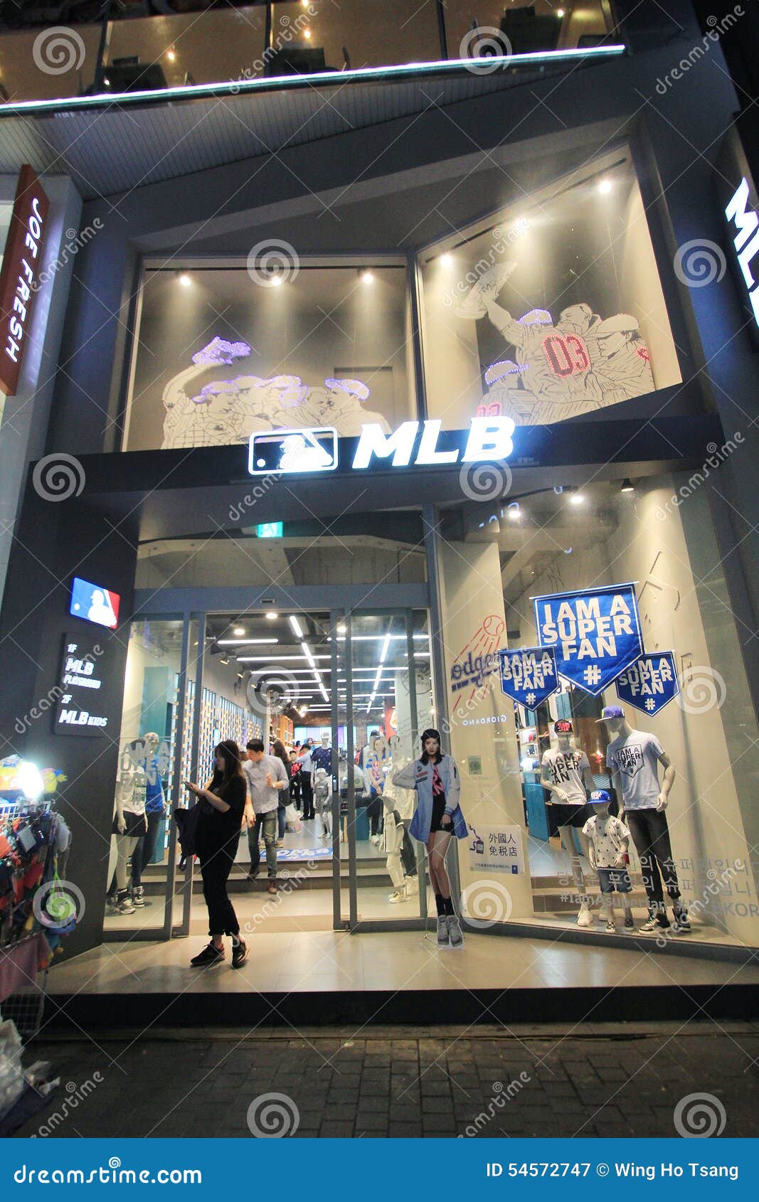 Tienda de Mlb en Seul fotografía editorial. Imagen de hamburguesa - 54572747