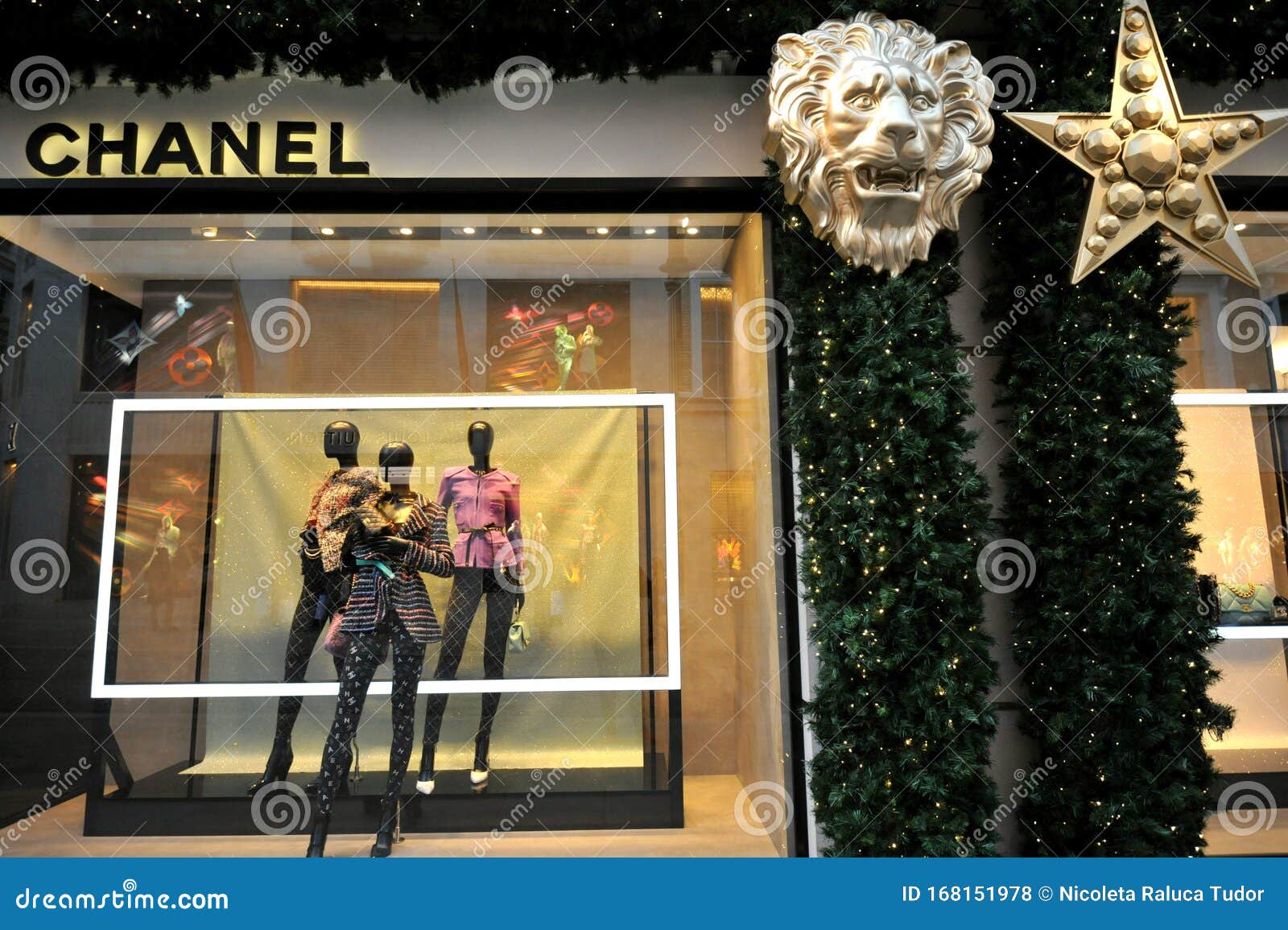 Fácil de suceder Influyente Actualizar Tienda De Moda De Lujo Chanel En Londres, Inglaterra Foto de archivo  editorial - Imagen de manera, accesorios: 168151978