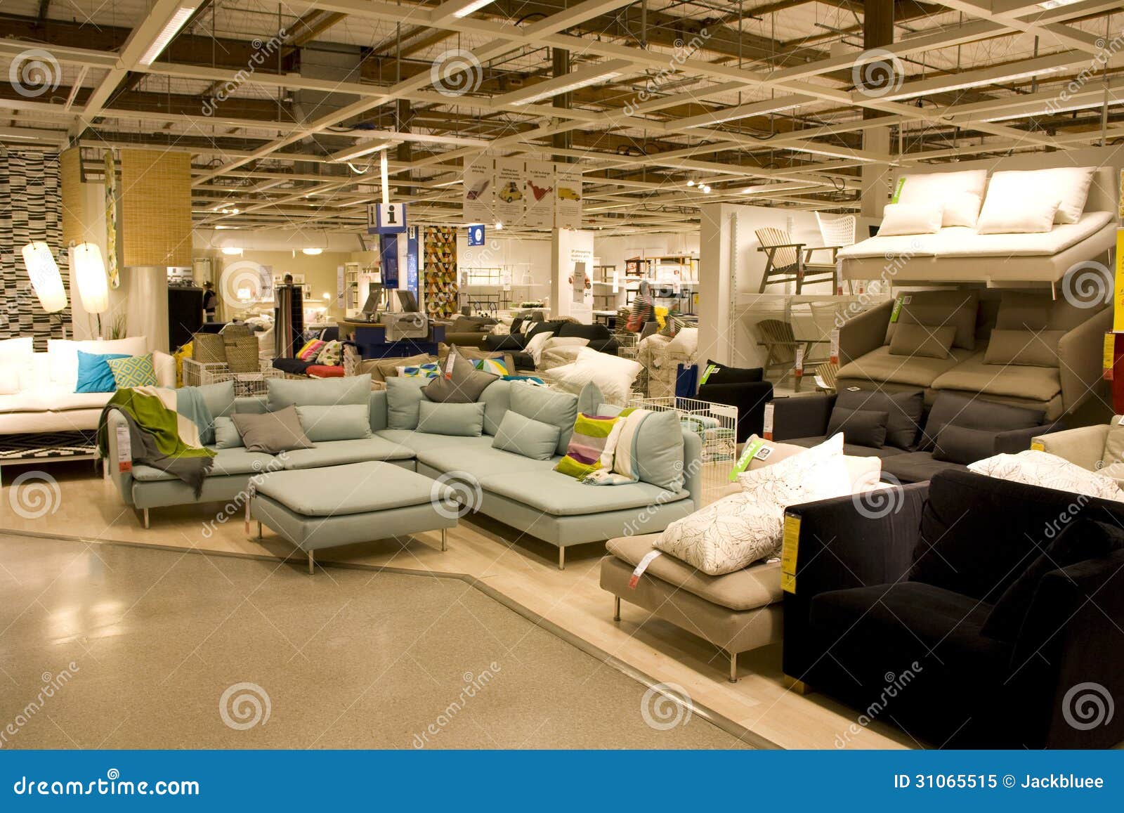 Muebles Para La Venta En La Tienda De Muebles Foto editorial - Imagen de  popular, adentro: 94581906