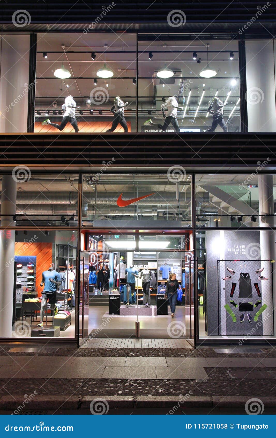 Mejorar Asco seno Tienda de Nike, Europa foto de archivo editorial. Imagen de exterior -  115721058