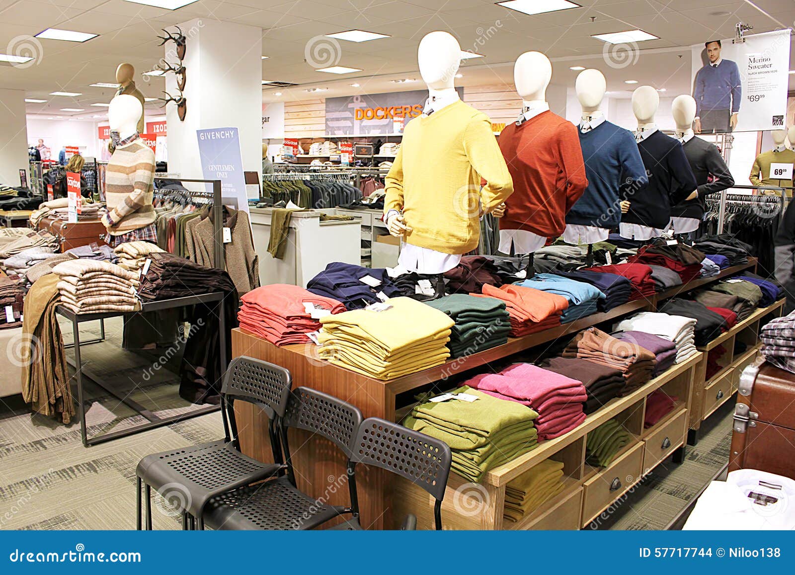 Tienda De Ropa De Los Hombres Imagen de archivo editorial Imagen de