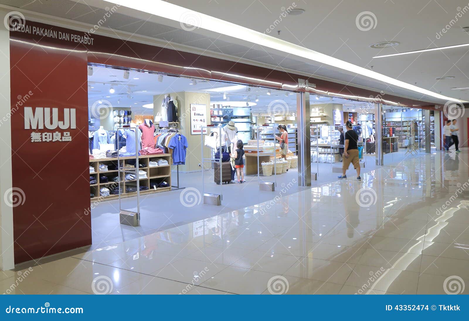 Tienda De Ropa Japonesa De Imagen de editorial - Imagen famoso, vacaciones: