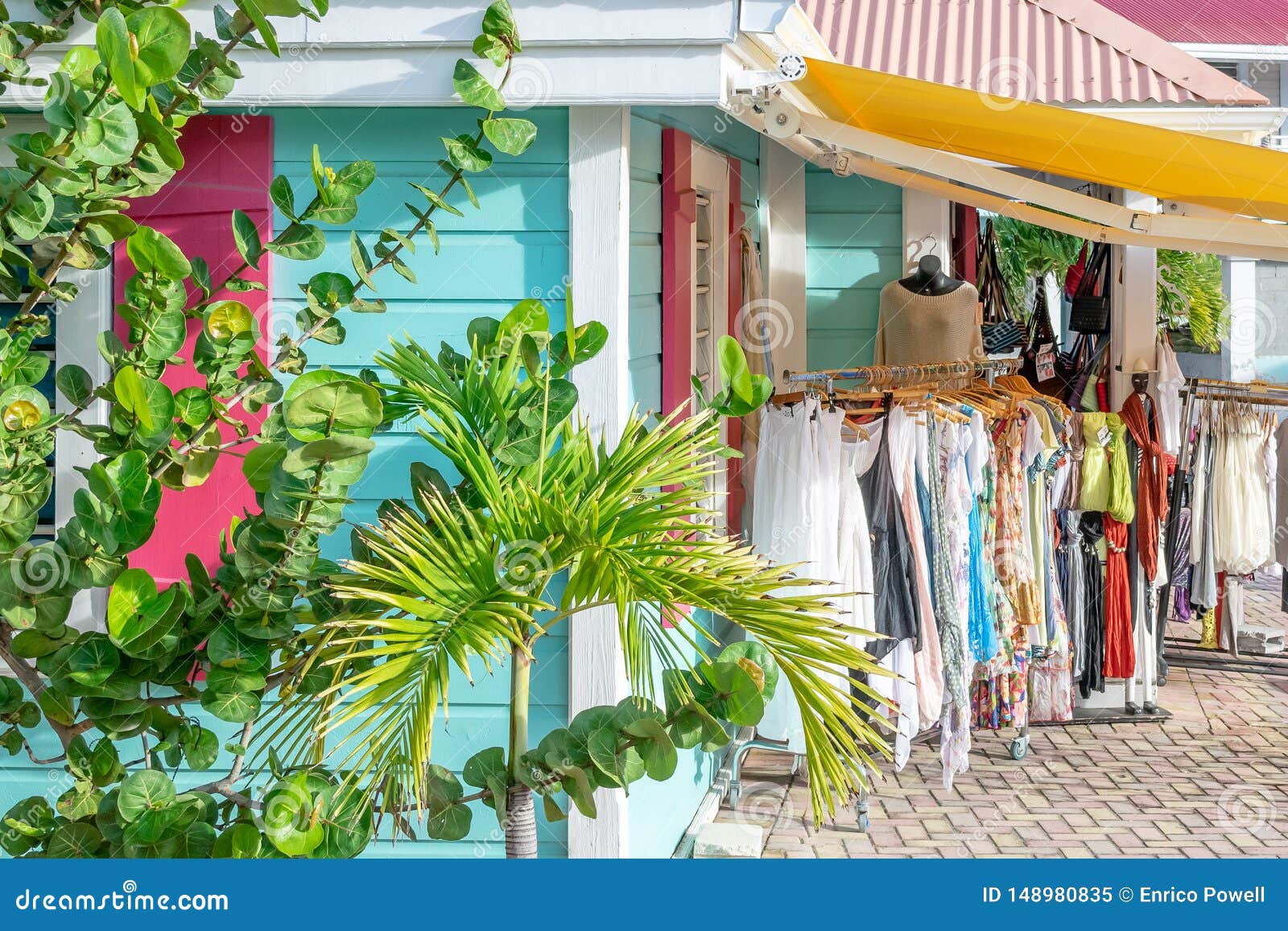 Tienda De Ropa La Isla Caribeña/boutique Para Las Señoras Imagen archivo - Imagen de recorrido, isla: 148980835