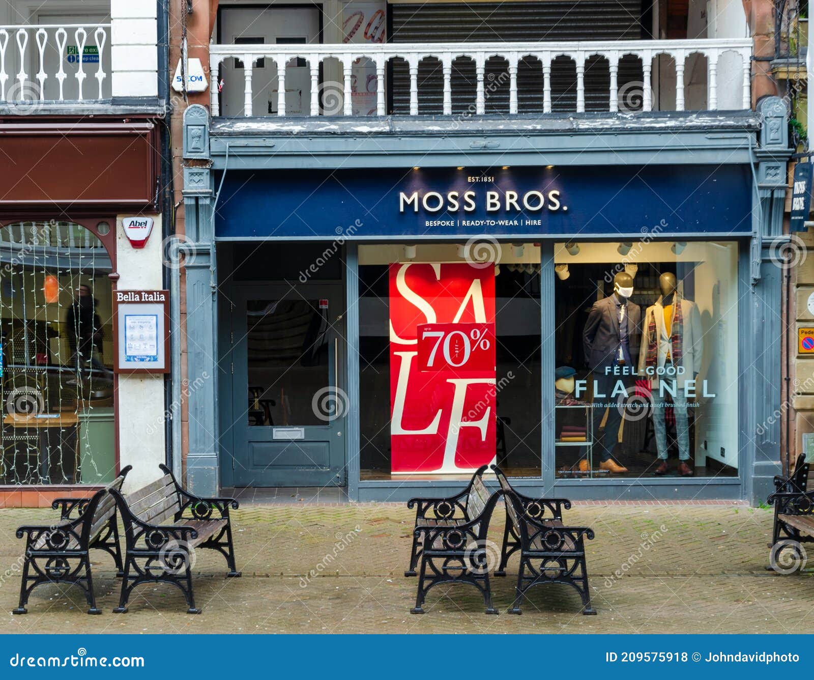 Tienda De Ropa De Moss Bros En Chester Foto de archivo editorial - Imagen  de editorial, abajo: 209575918