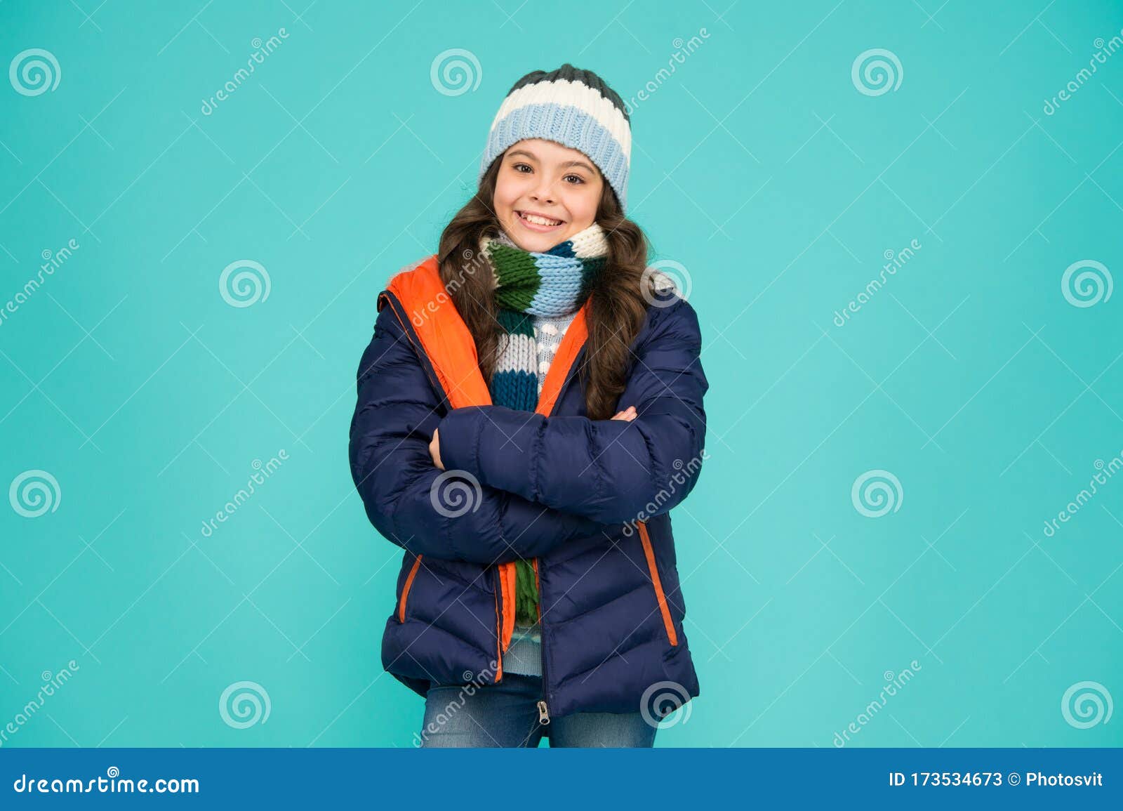 Tienda De Ropa Para Niños Diseñado Para El Confort Ropa De Invierno De Modas Para Chicas Tendencia De La Moda Cubierta Moda Ca Imagen de archivo - Imagen de caliente, calentamiento: