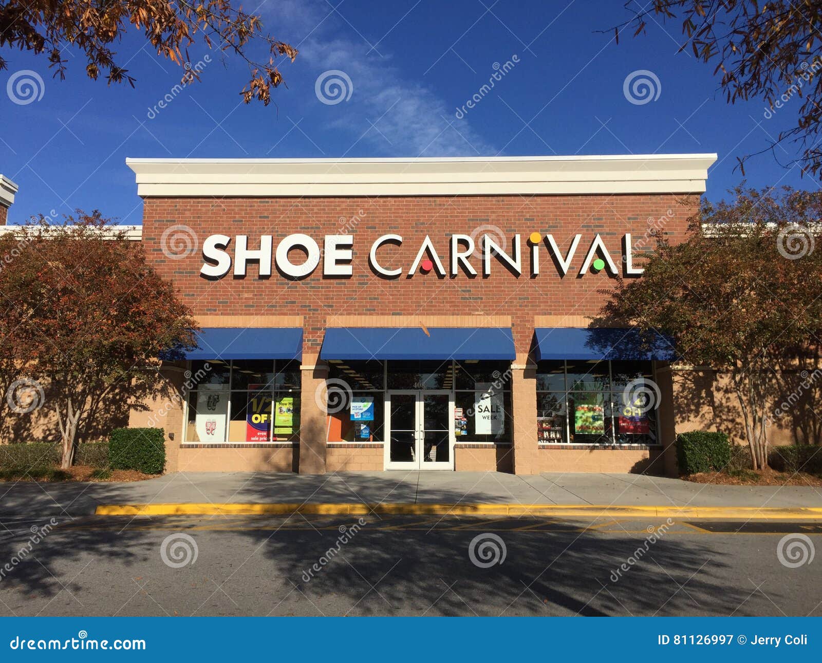 Tienda de Shoe Carnival fotografía editorial. Imagen de adolescente