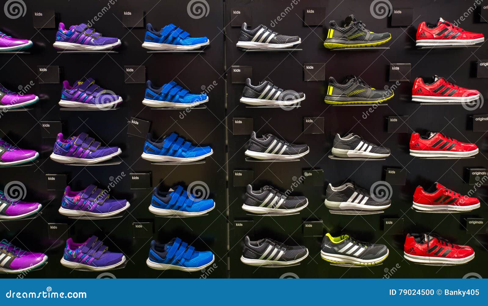 Reducción Identidad músico Tienda Interior De Adidas En Siam Paragon Shopping Mall En Bangkok, Tailandia Imagen editorial - Imagen de venta, compra: 79024500 Reducción Identidad músico Tienda Interior De Adidas En Siam Paragon Shopping Mall En Bangkok, Tailandia Imagen editorial - Imagen de venta, compra: 79024500